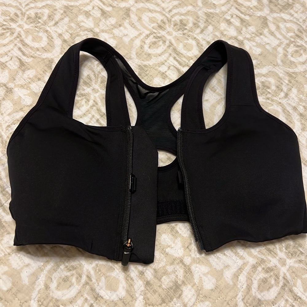 Nike sport top with bra  XS - Picture 4 of 6